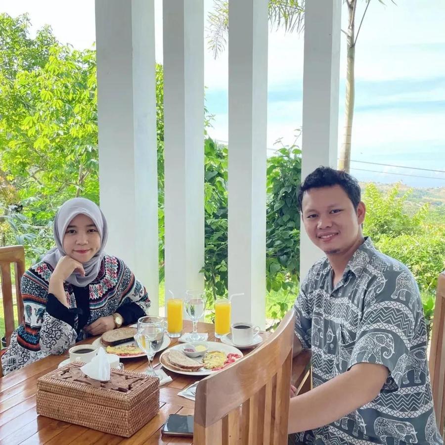 Отель The Hill View Lombok Kuta  Экстерьер фото