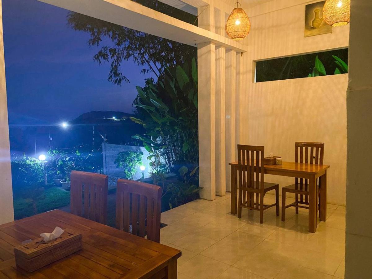 Отель The Hill View Lombok Kuta  Экстерьер фото