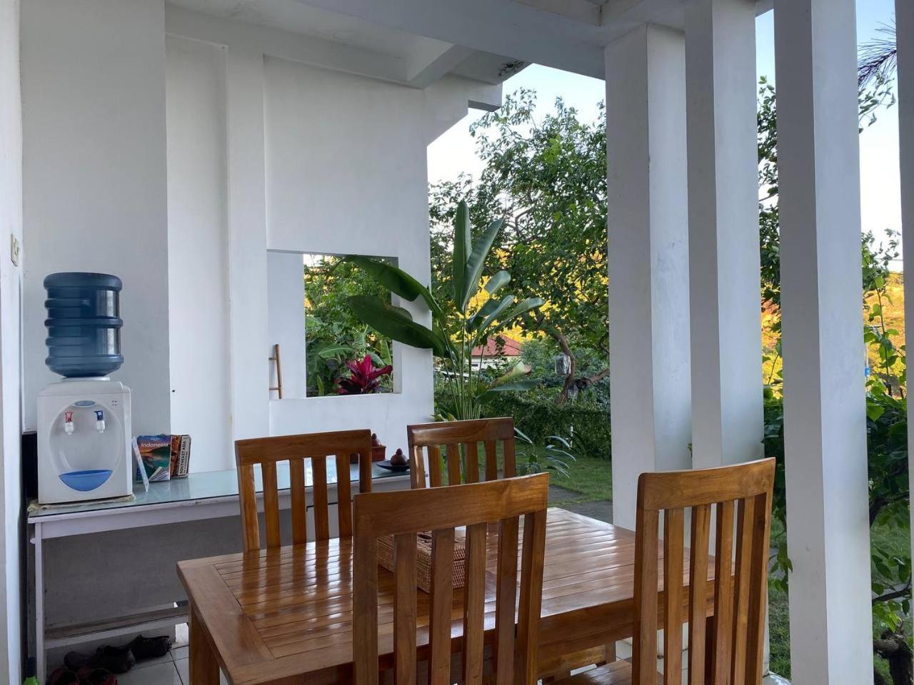 Отель The Hill View Lombok Kuta  Экстерьер фото