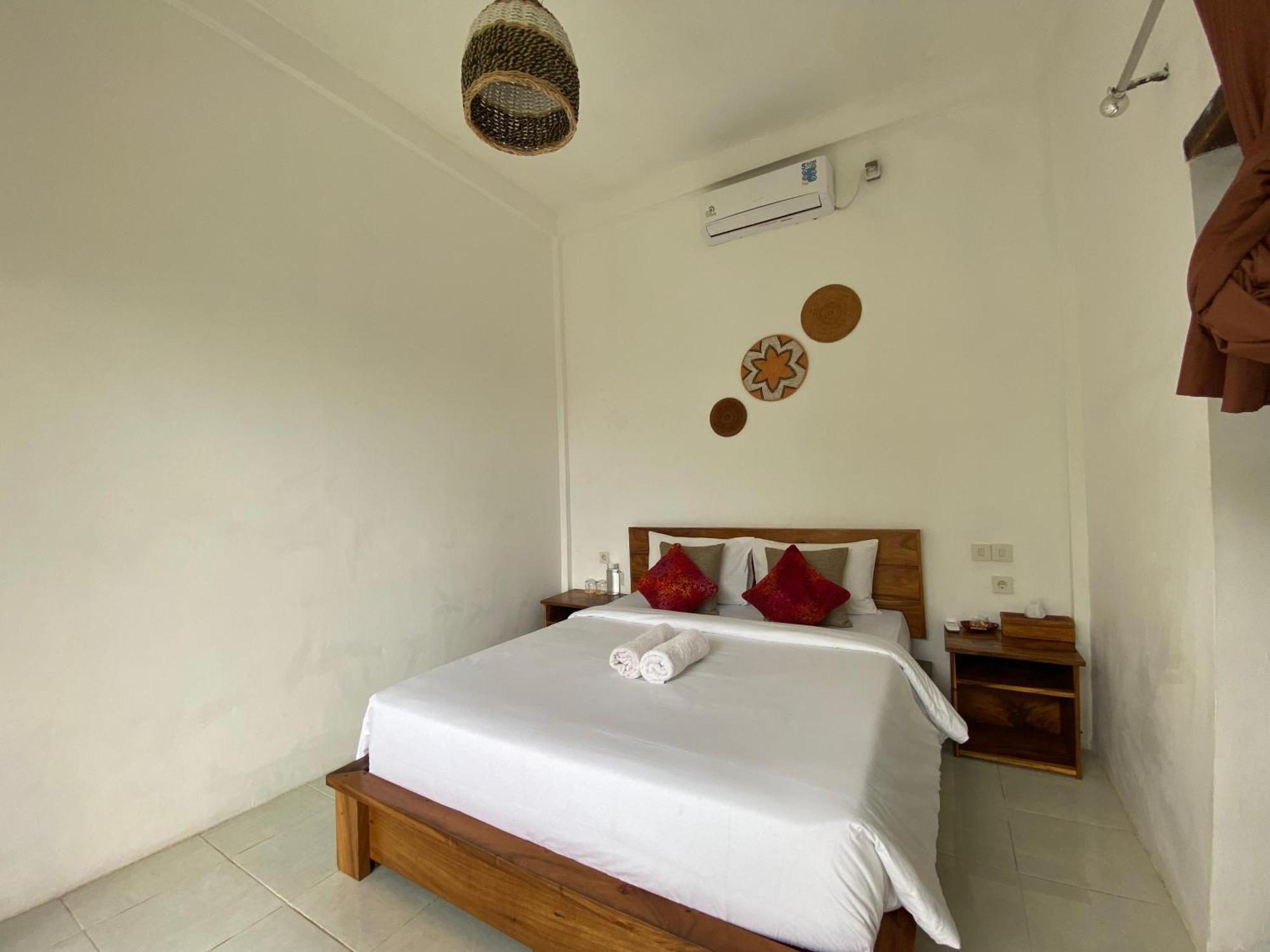 Отель The Hill View Lombok Kuta  Экстерьер фото