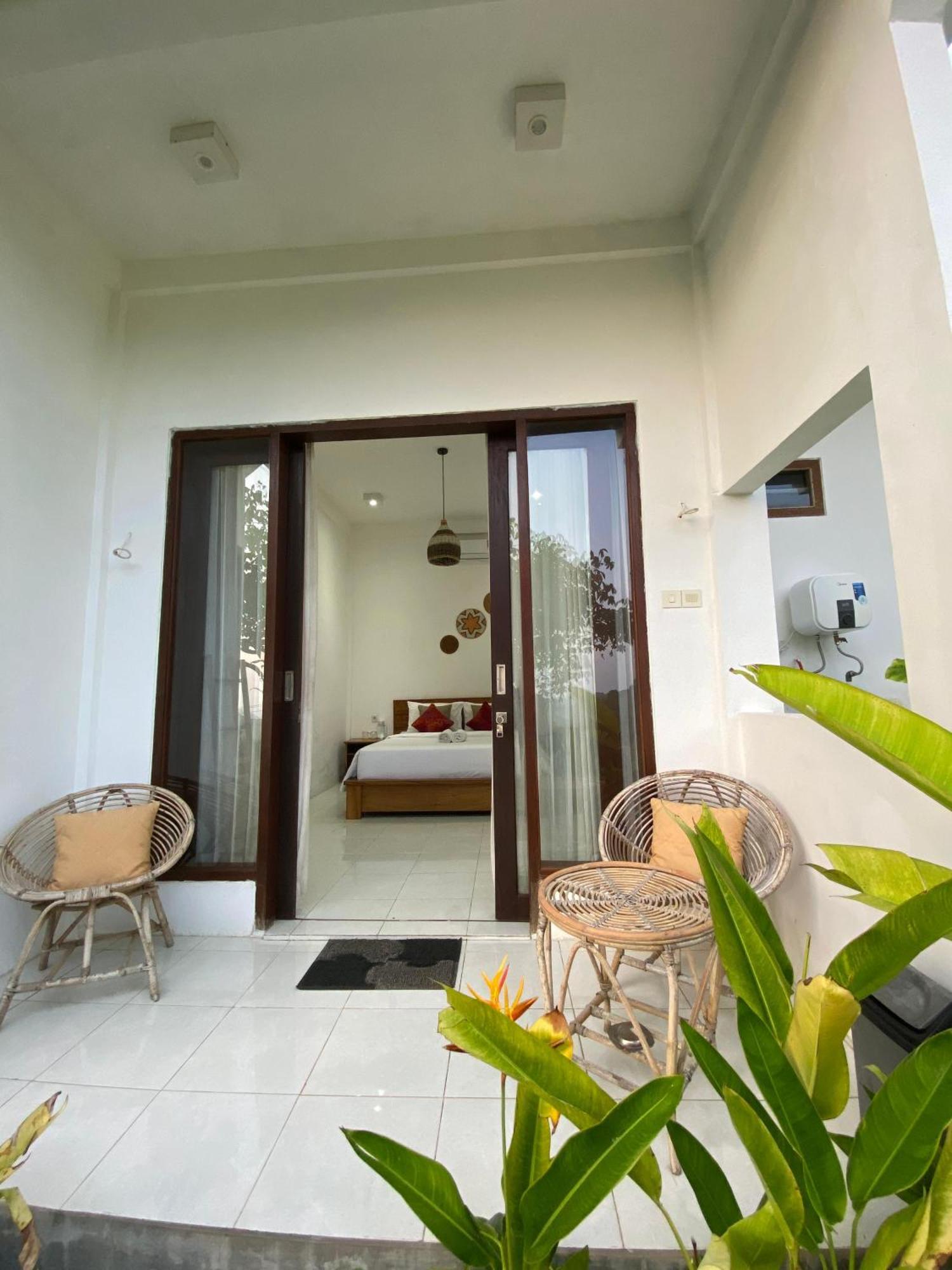 Отель The Hill View Lombok Kuta  Экстерьер фото