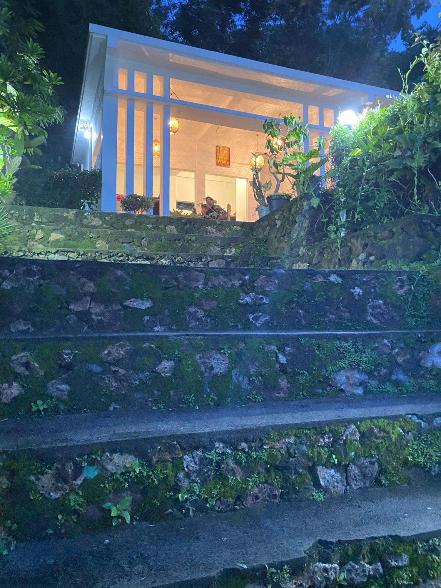 Отель The Hill View Lombok Kuta  Экстерьер фото